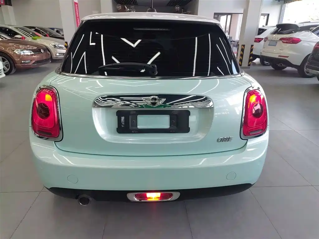 MINI 1.2 T ONE Pioneer 5-door