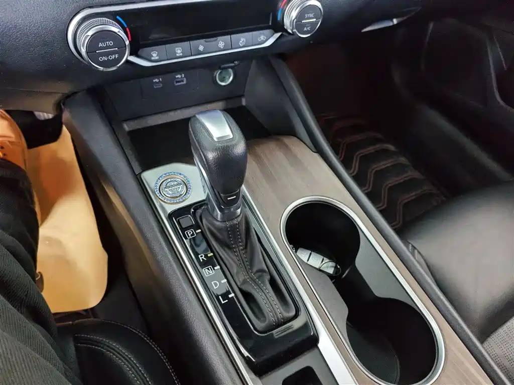Teana 2.0 L XL Comfort