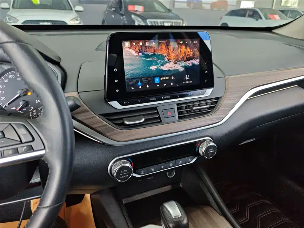 Teana 2.0 L XL Comfort