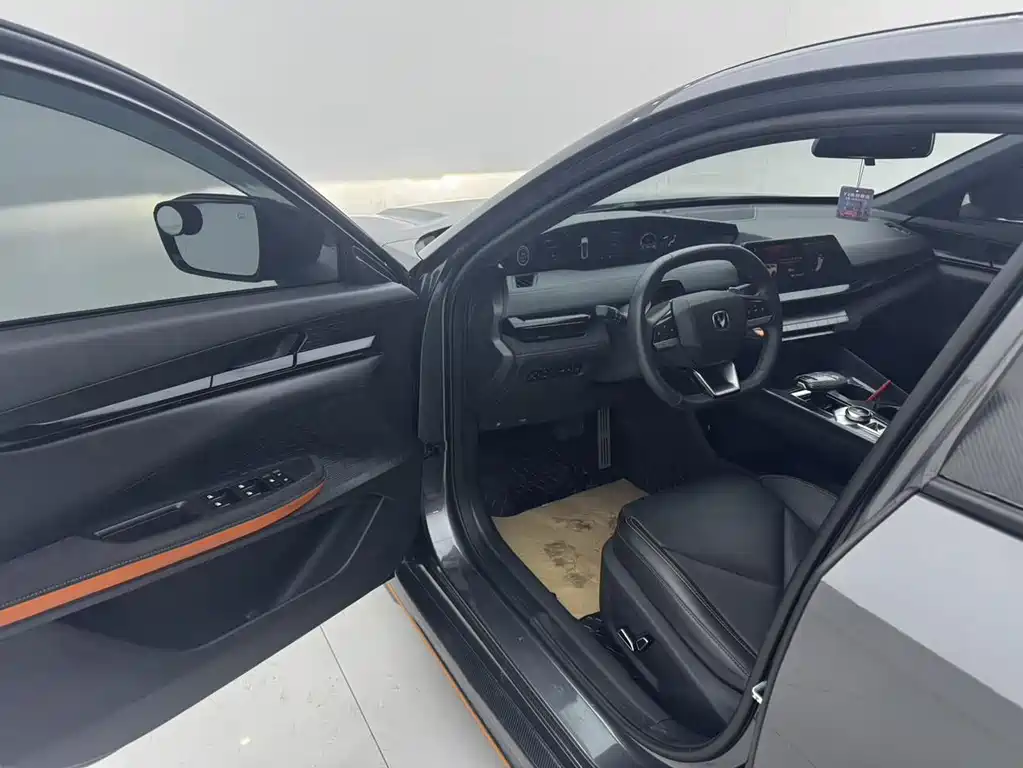 Changan UNI-V 1.5 T Sport