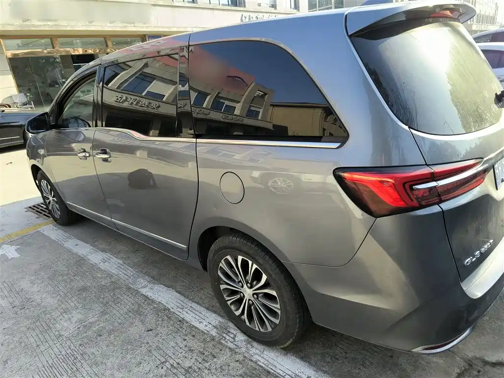 Buick GL8 Land Official Cabin 652 T Luxury