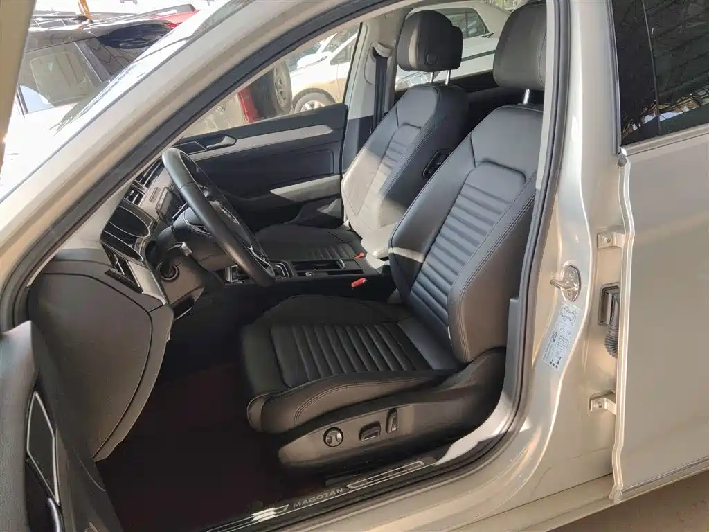 Magotan 330 TSI DSG Leading CN-V