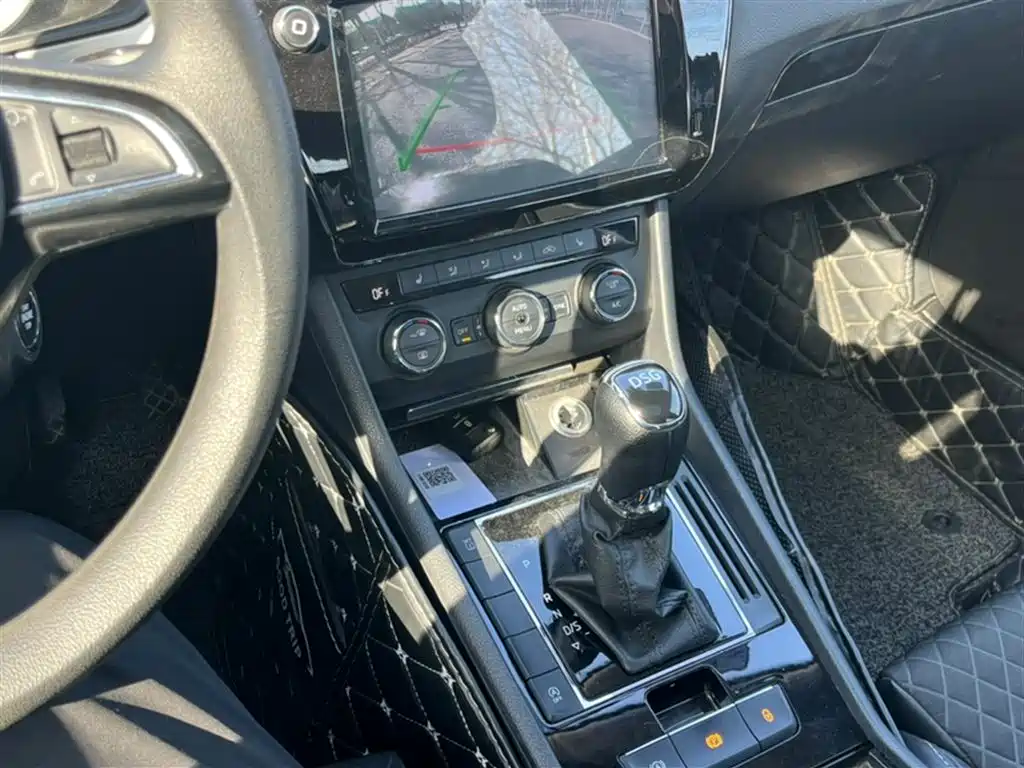Superb TSI330 DSG Comfort CN-V