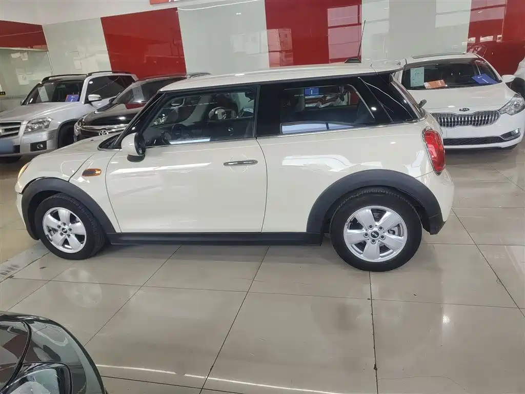 MINI 1.2 T ONE
