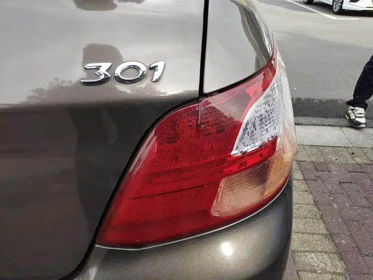 Peugeot 301 1.6 L Auto Comfort