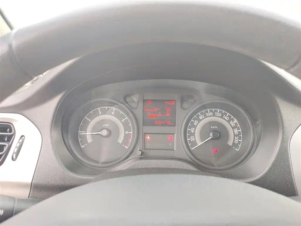 Peugeot 301 1.6 L Auto Comfort