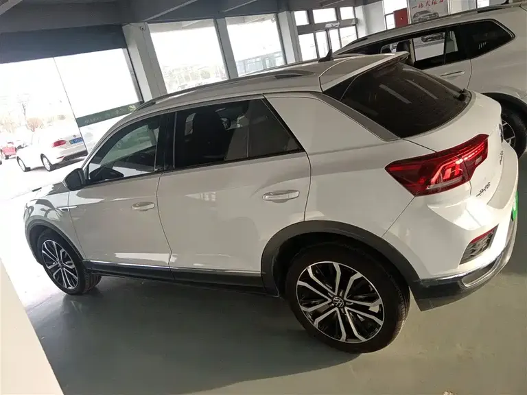 Volkswagen T-ROC 280 TSI DSG 2 WD Comfort Enjoyment Connected