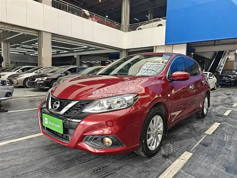 Nissan Tiida 1.6 L CVT Cool Motion