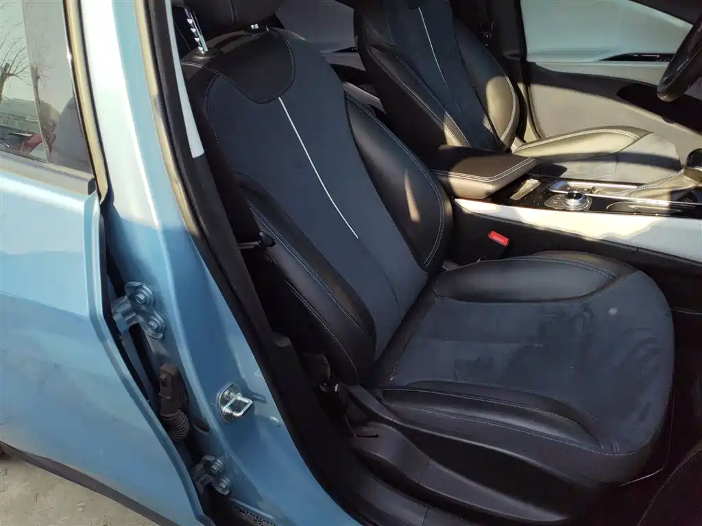 Velite 6 PHEV Connected Smart