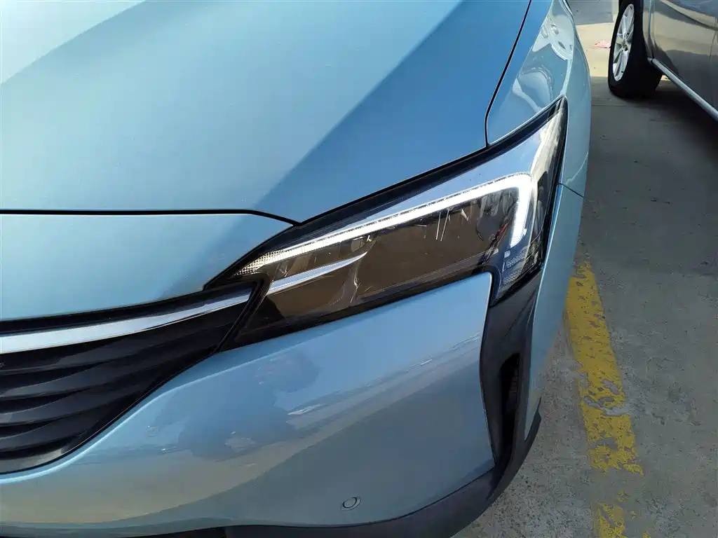 Velite 6 PHEV Connected Smart