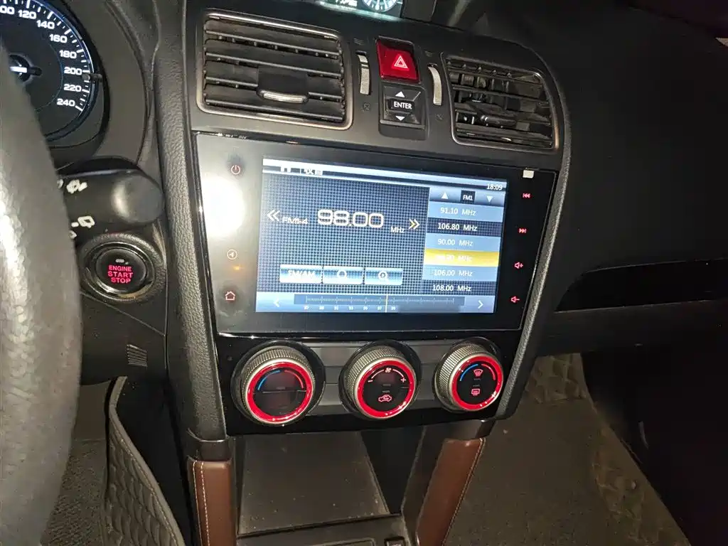 Forester 2.5 i Distinguished Navigation