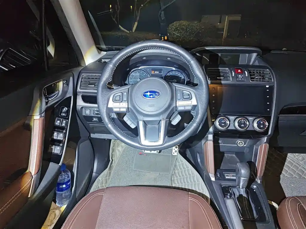 Forester 2.5 i Distinguished Navigation