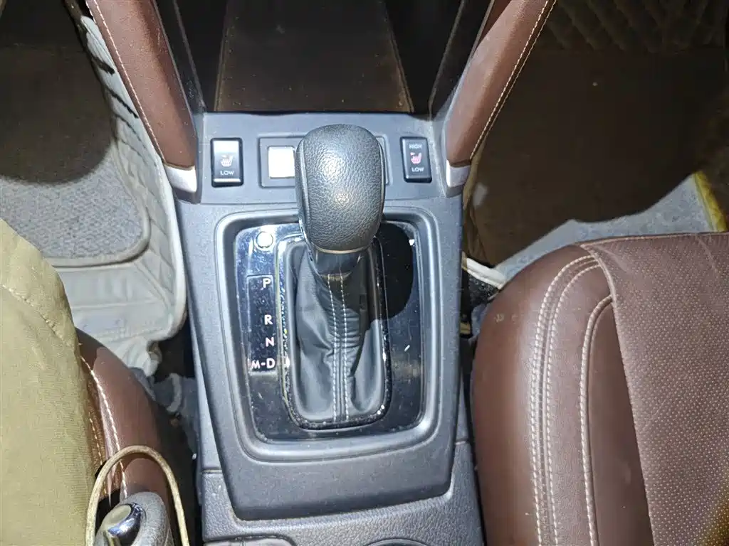 Forester 2.5 i Distinguished Navigation