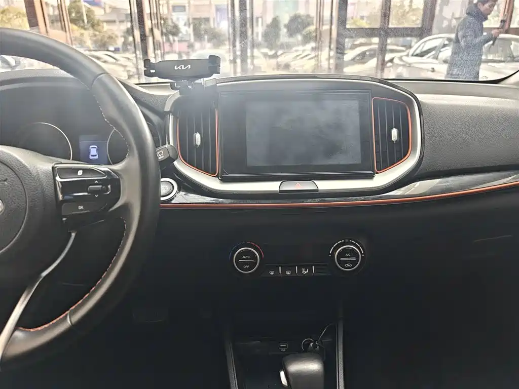 Stonic 1.4 L Auto Fun Enjoyment CN-VI
