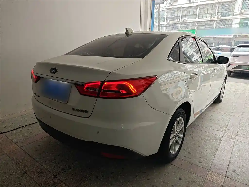 Escort Facelift 1.5 L Auto Quality Enjoyment( ) CN-VI
