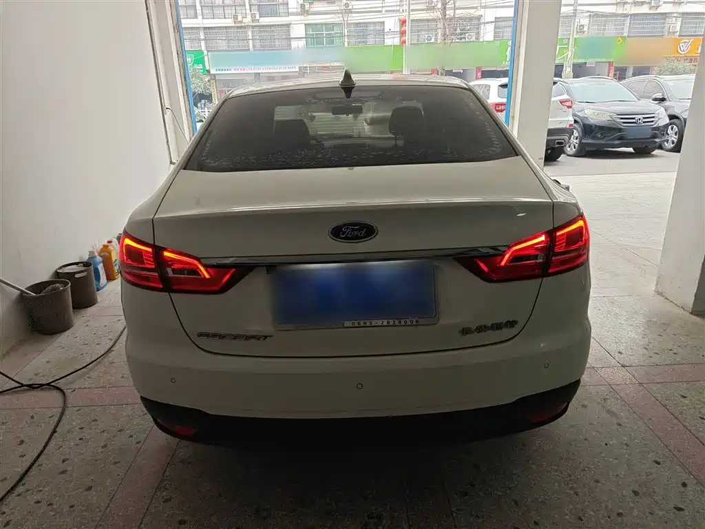 Escort Facelift 1.5 L Auto Quality Enjoyment( ) CN-VI