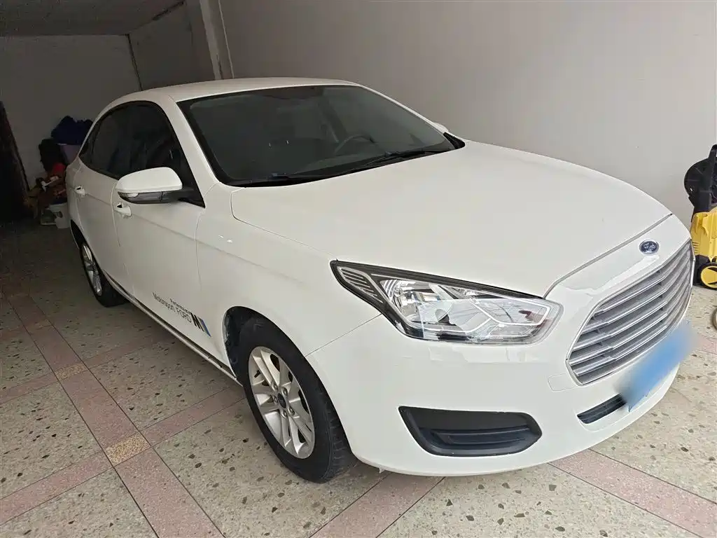 Escort Facelift 1.5 L Auto Quality Enjoyment( ) CN-VI