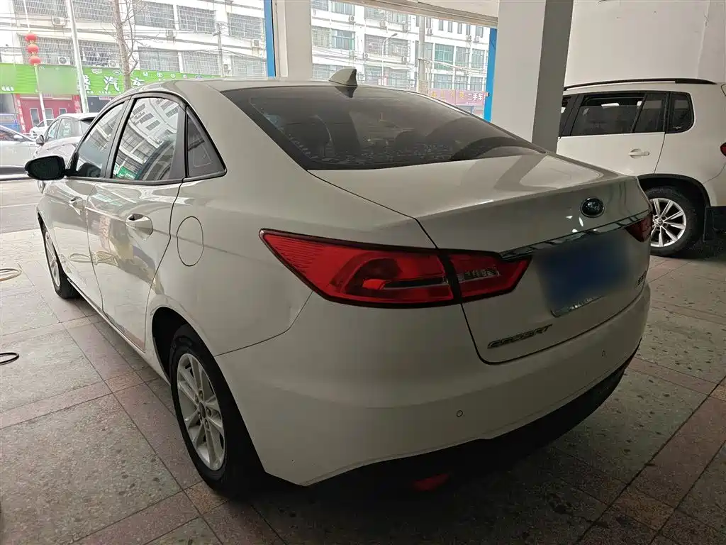 Escort Facelift 1.5 L Auto Quality Enjoyment( ) CN-VI