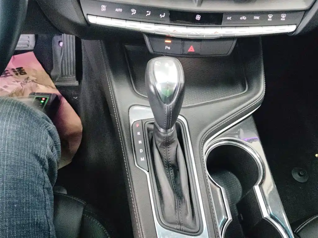 Cadillac CT4 28 T Fashion