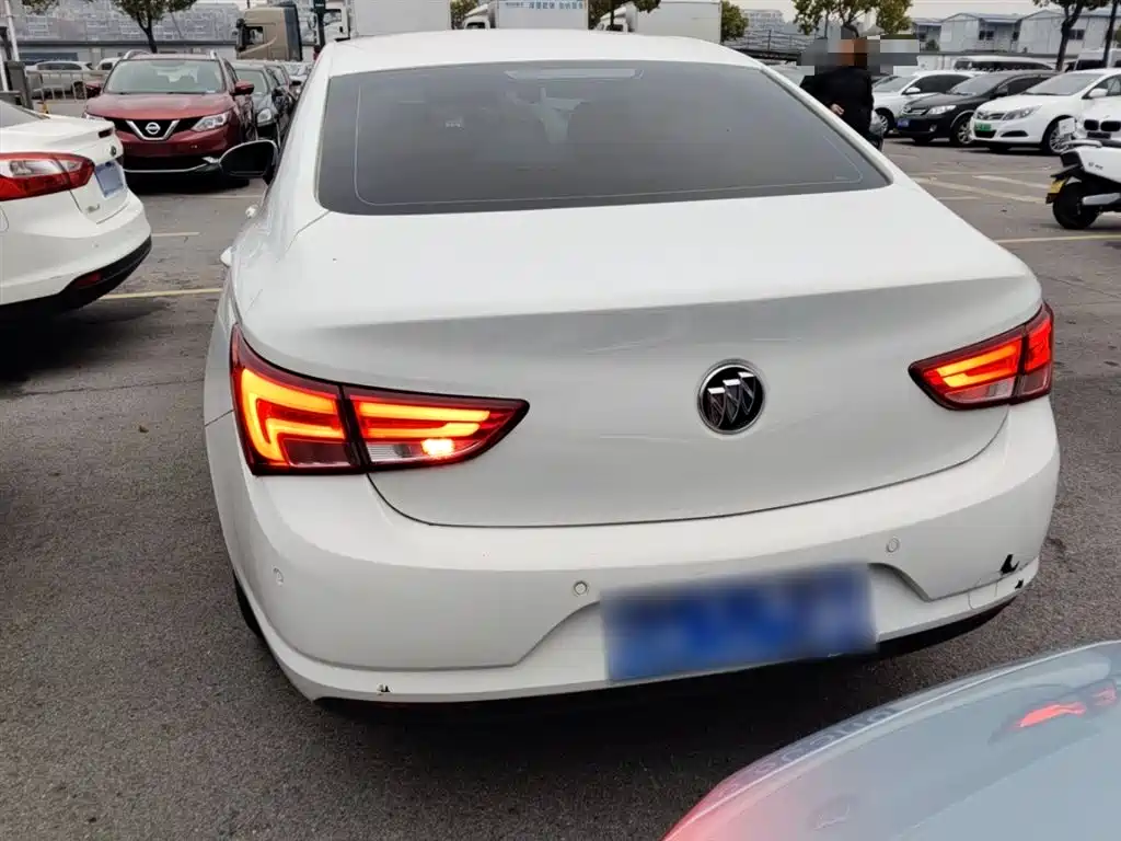 Verano Sedan 15 S Auto Leading