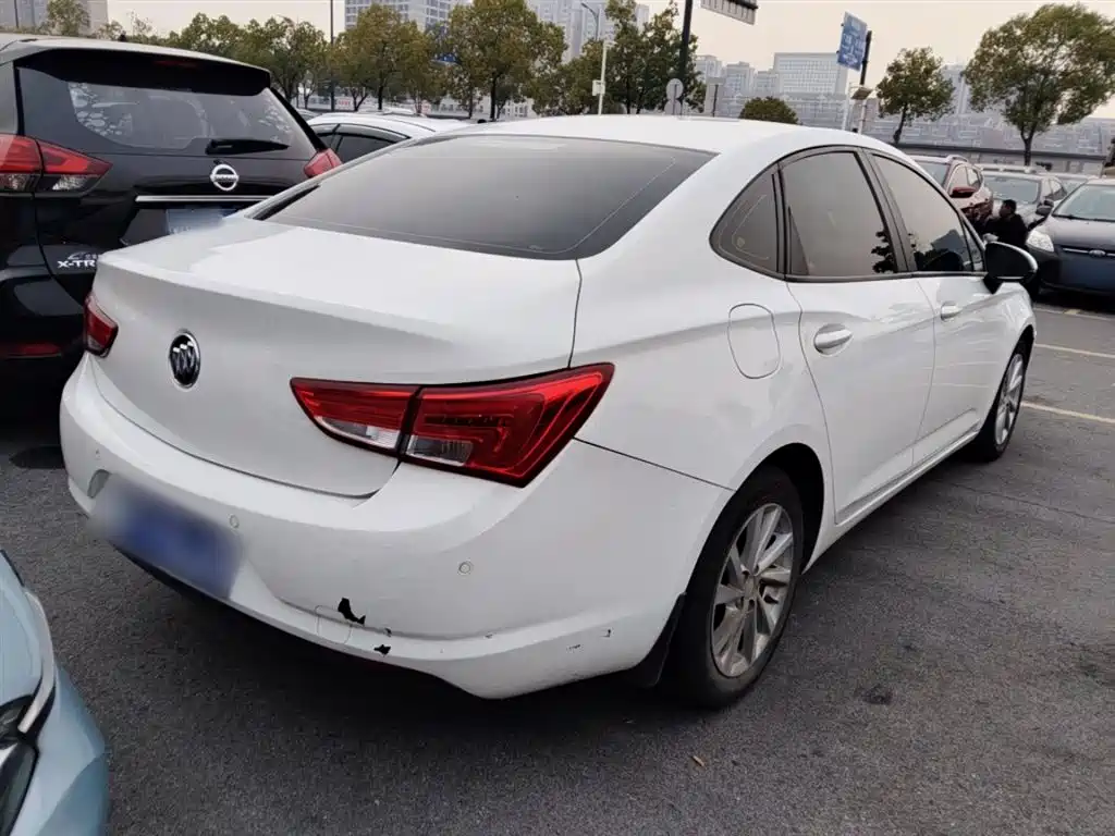 Verano Sedan 15 S Auto Leading