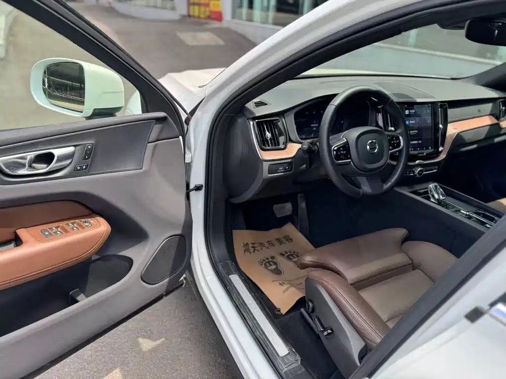 Volvo XC60 PHEV PHEV Hybrid Long Range 4 WD Smart Vision Luxury