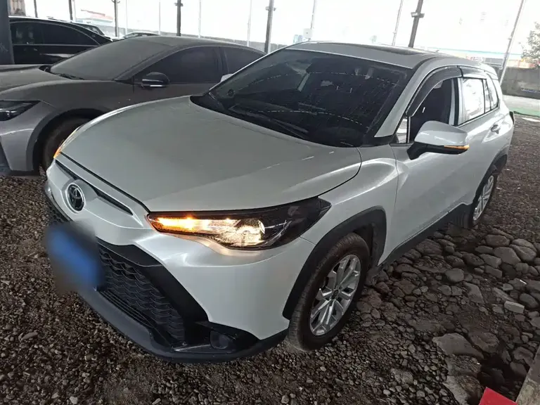 Toyota Frontlander 2.0 L CVT Leading