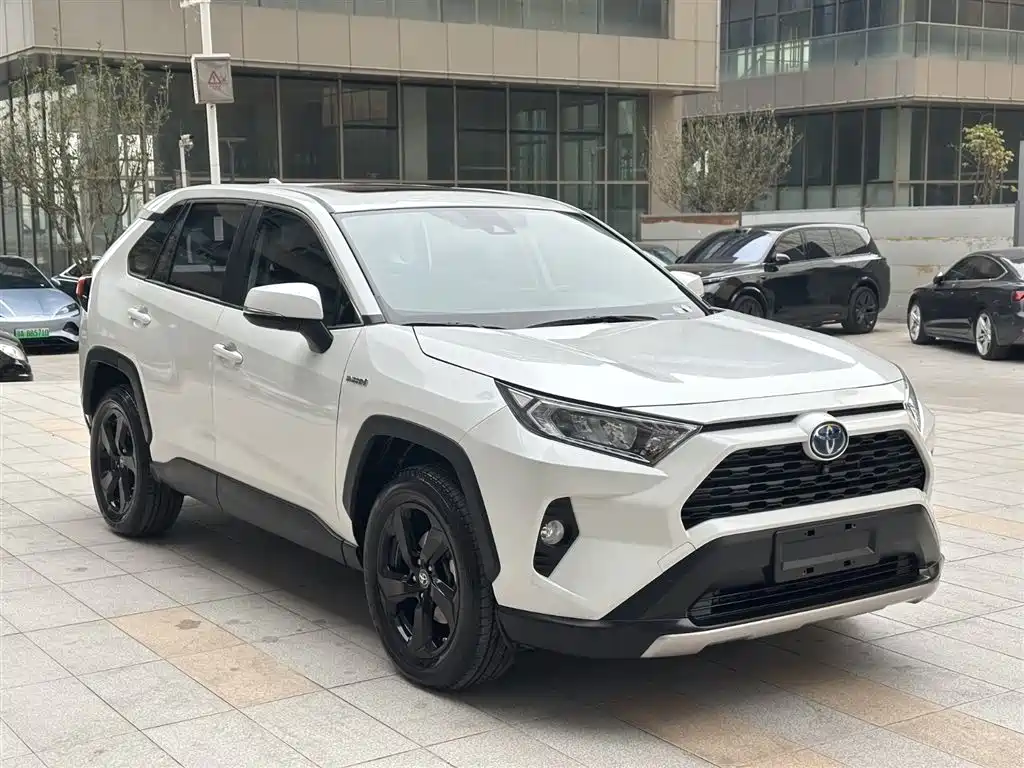 RAV4 Facelift Dual Engine 2.5 L E-CVT 4 WD Elite PLUS