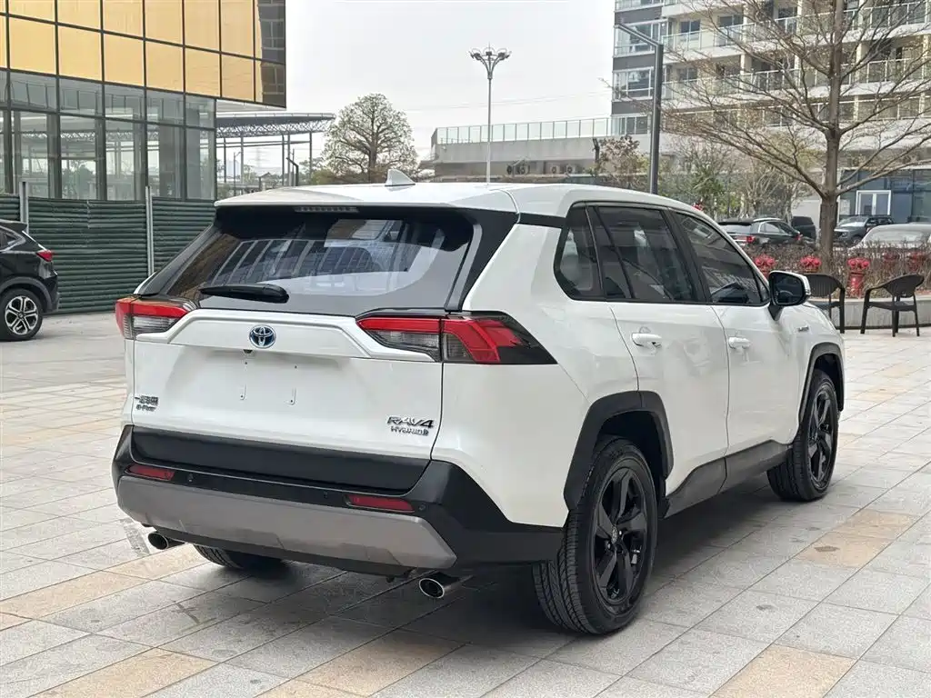 RAV4 Facelift Dual Engine 2.5 L E-CVT 4 WD Elite PLUS