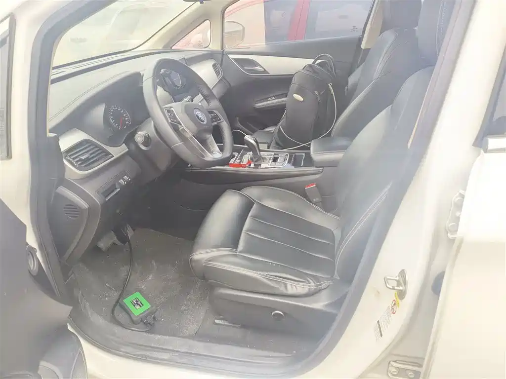 Song MAX Upgraded 1.5 T Auto Distinguished 6-seat