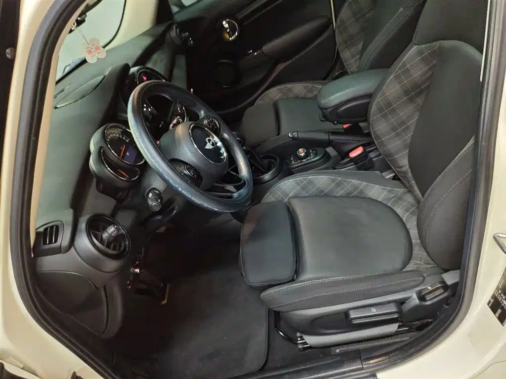 MINI 1.5 T COOPER 5-door