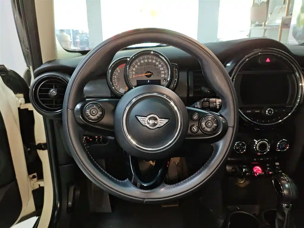 MINI 1.5 T COOPER 5-door