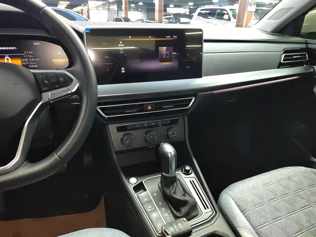 Lavida 300 TSI DSG Manyi