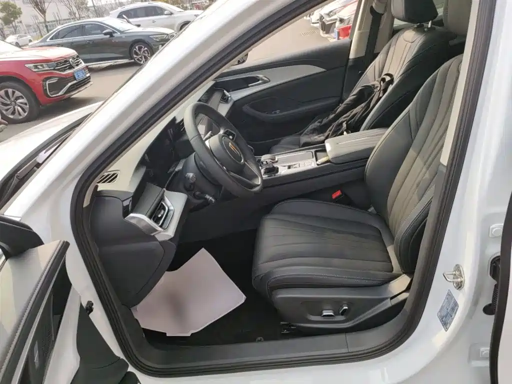 Hongqi H5 1.5 T DCT Flagship Charm