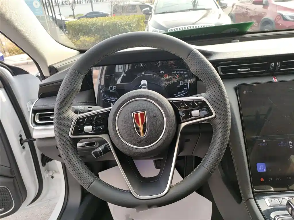 Hongqi H5 1.5 T DCT Flagship Charm