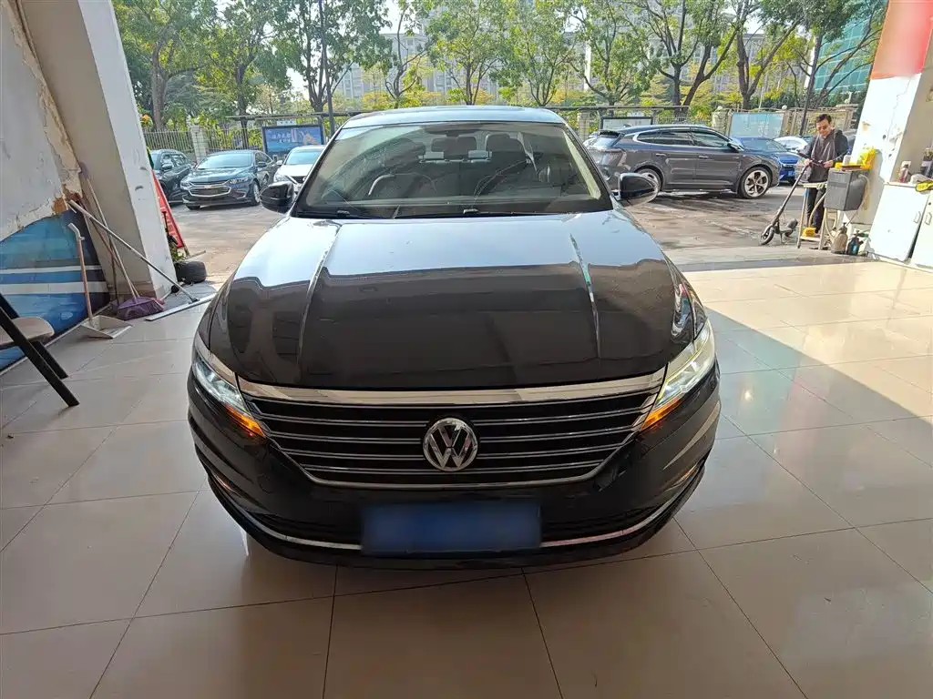 Lavida 280 TSI DSG Luxury CN-V