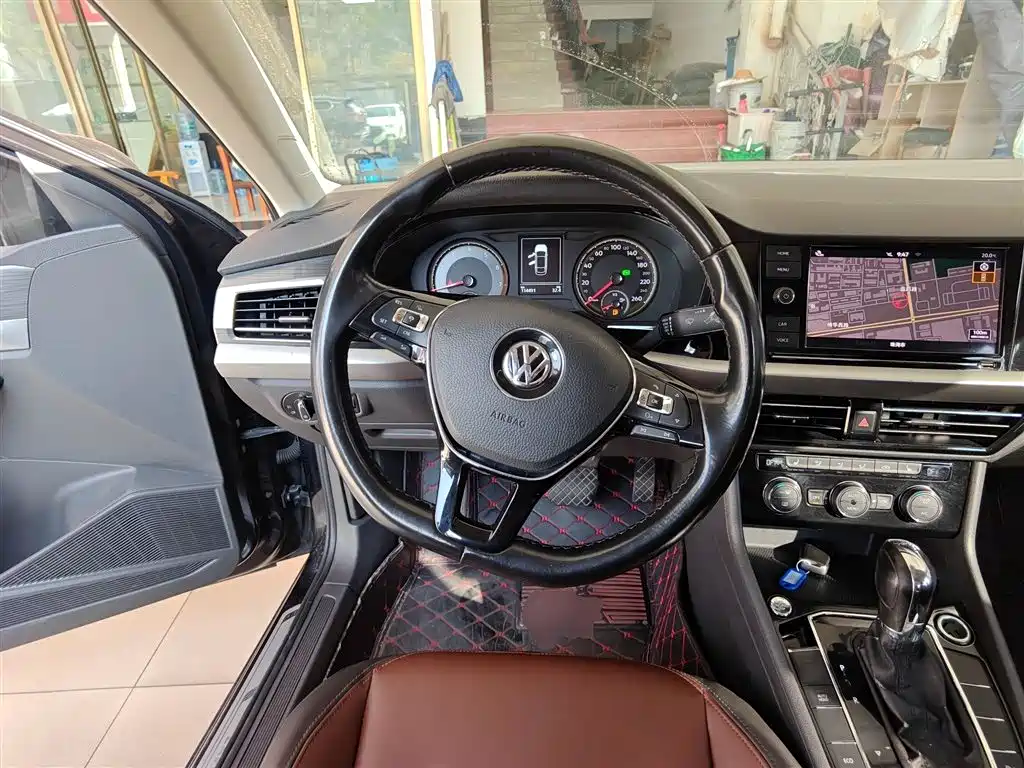 Lavida 280 TSI DSG Luxury CN-V