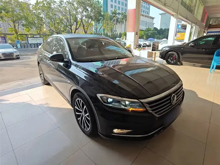 Volkswagen Lavida 280 TSI DSG Luxury CN-V