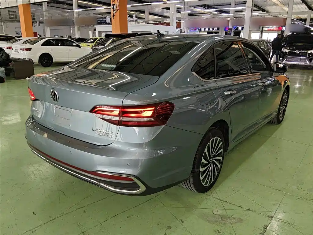 Lavida 280 TSI DSG Forever