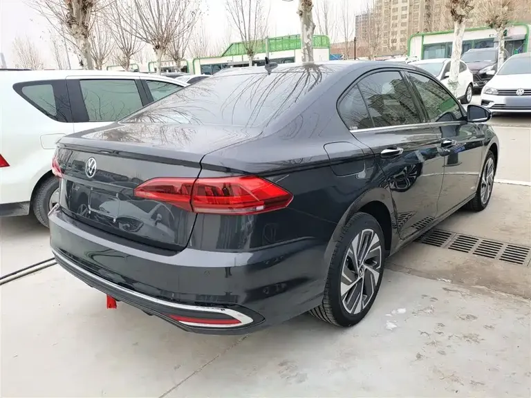 Volkswagen Bora 200 TSI DSG Joy Travel PRO
