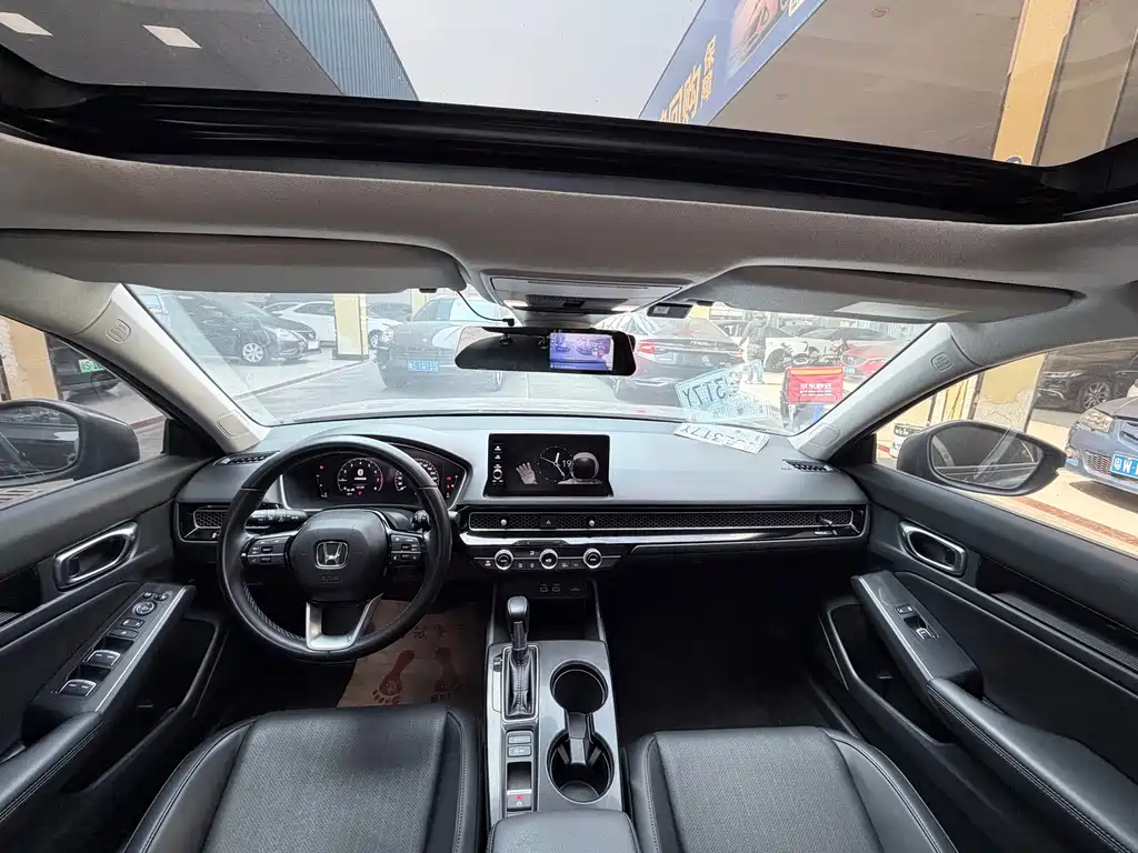 Integra 240 TURBO CVT Luxury