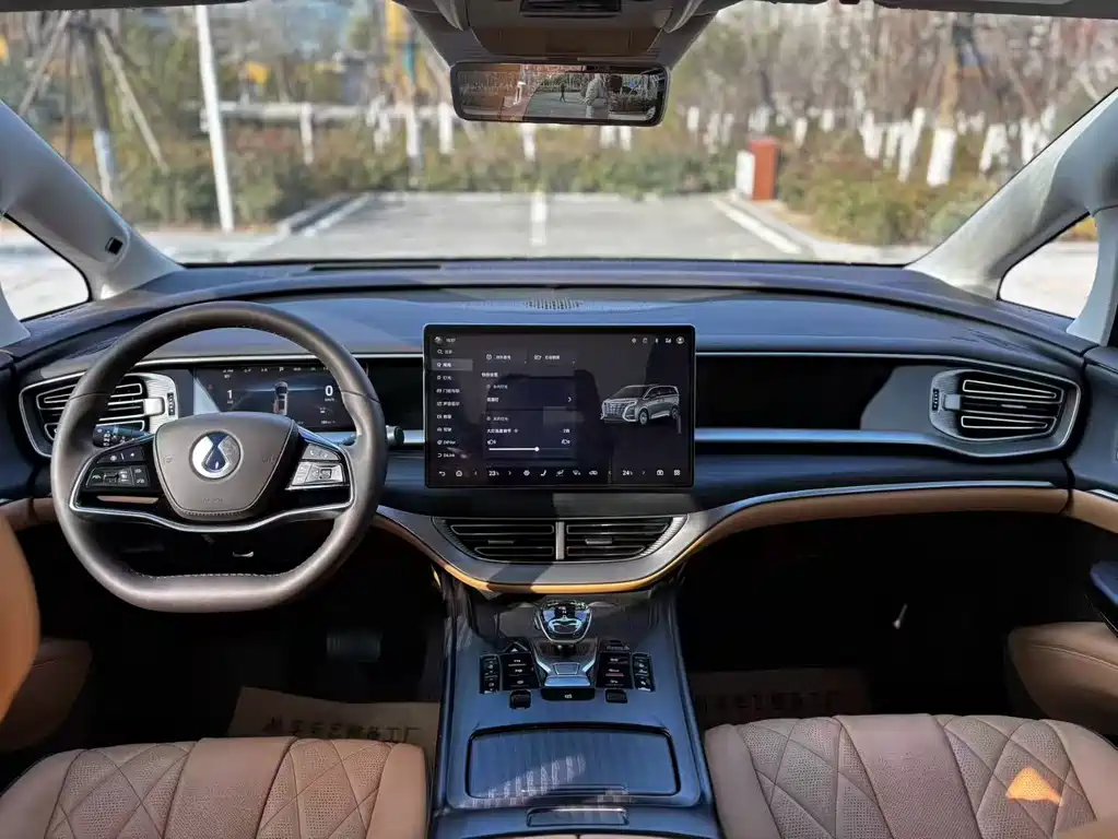 Denza D9 DM-i 980 4 WD Flagship