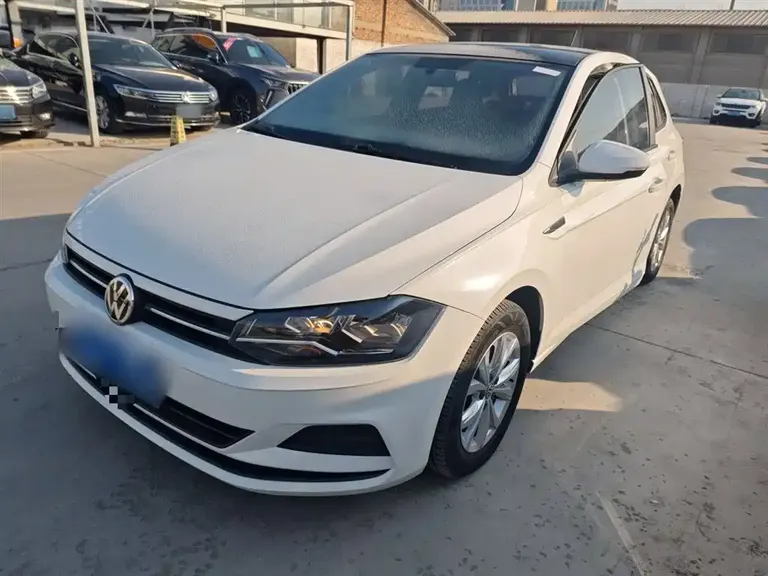 Volkswagen Polo Plus 1.5 L Auto Colorful Tech