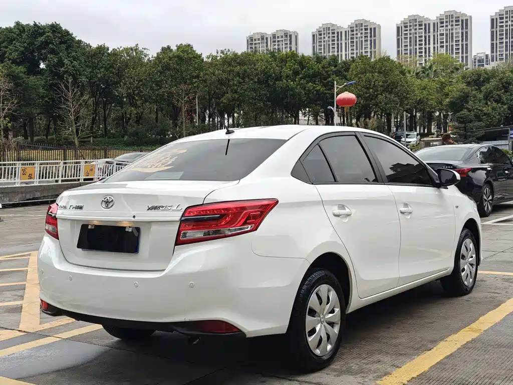 YARiS L Zhixiang 1.5 L CVT Leading