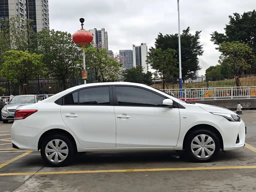 YARiS L Zhixiang 1.5 L CVT Leading