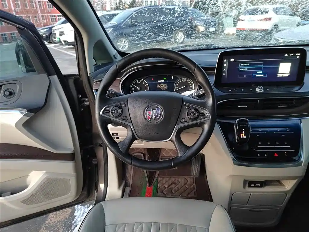 Buick GL8 Land Official Cabin 652 T Luxury