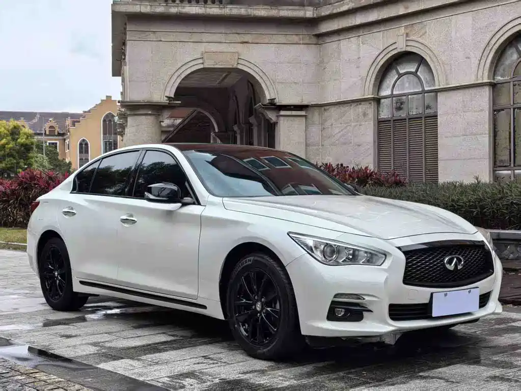 Infiniti Q50 L 2.0 T Comfort
