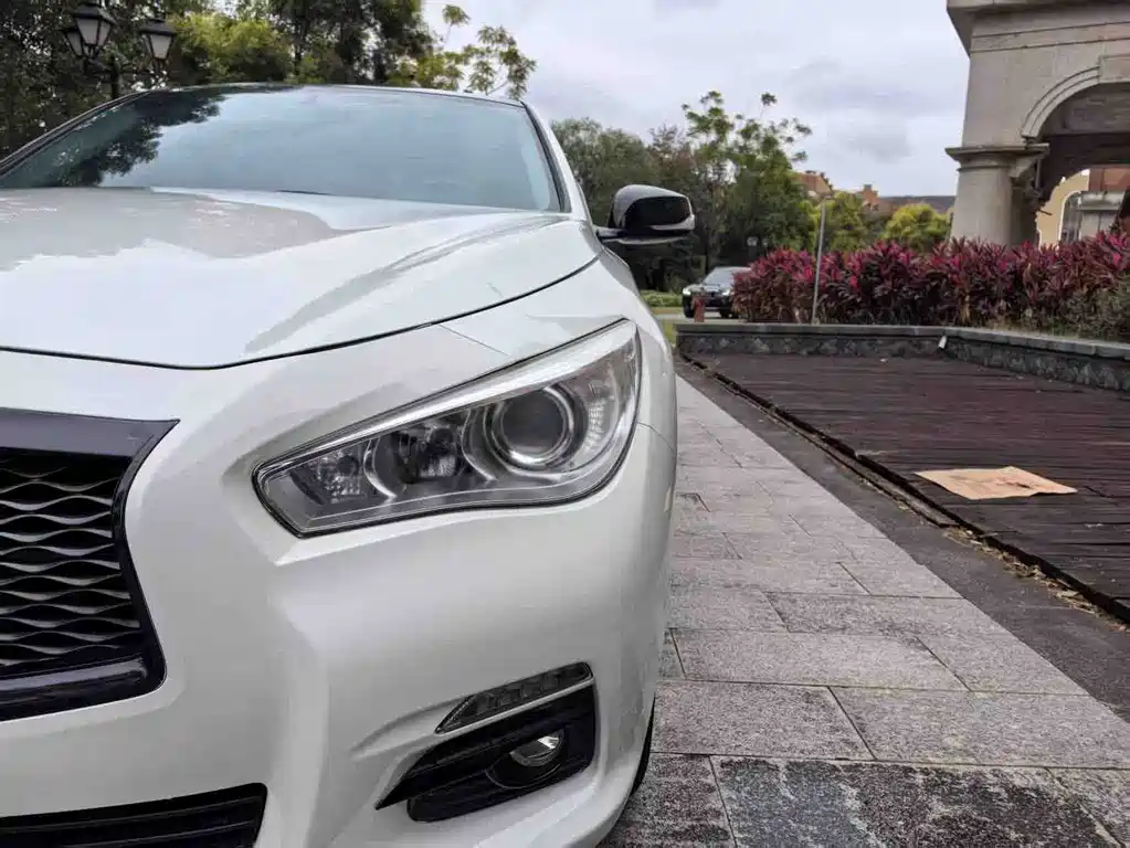 Infiniti Q50 L 2.0 T Comfort