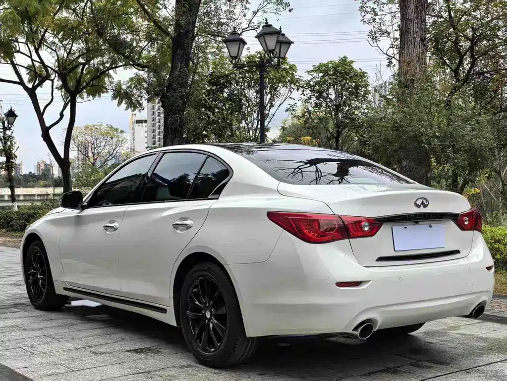 Infiniti Q50 L 2.0 T Comfort