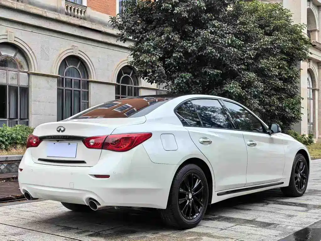 Infiniti Q50 L 2.0 T Comfort